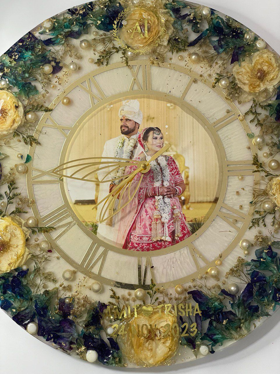 Botanical Wedding Memory Clock – Personalized Resin Floral Timepiece